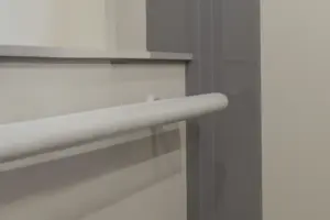 FRECCIA-CABINA-ASCENSORE-dettaglio corrimano