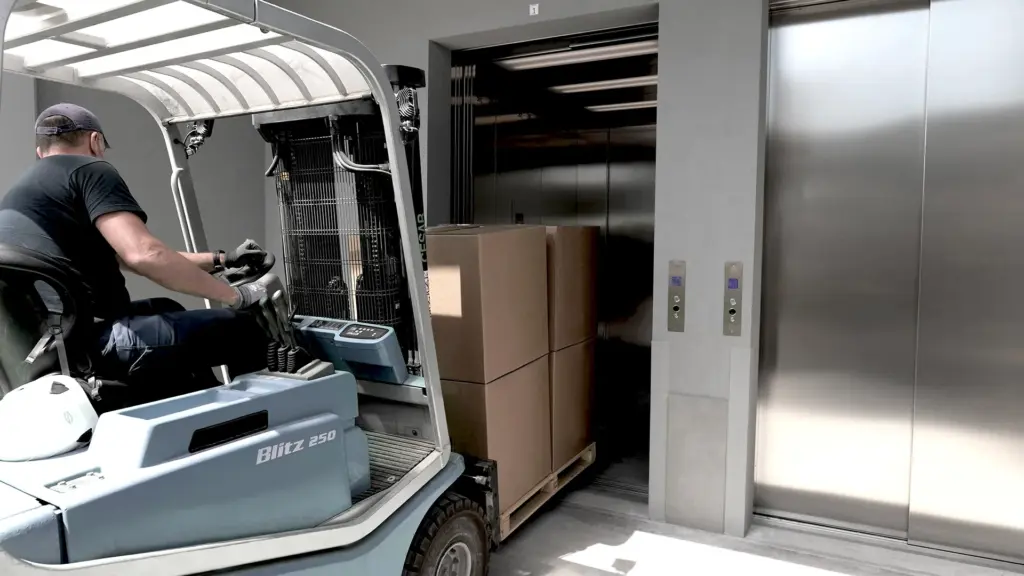 Cabina montacarichi caseificio