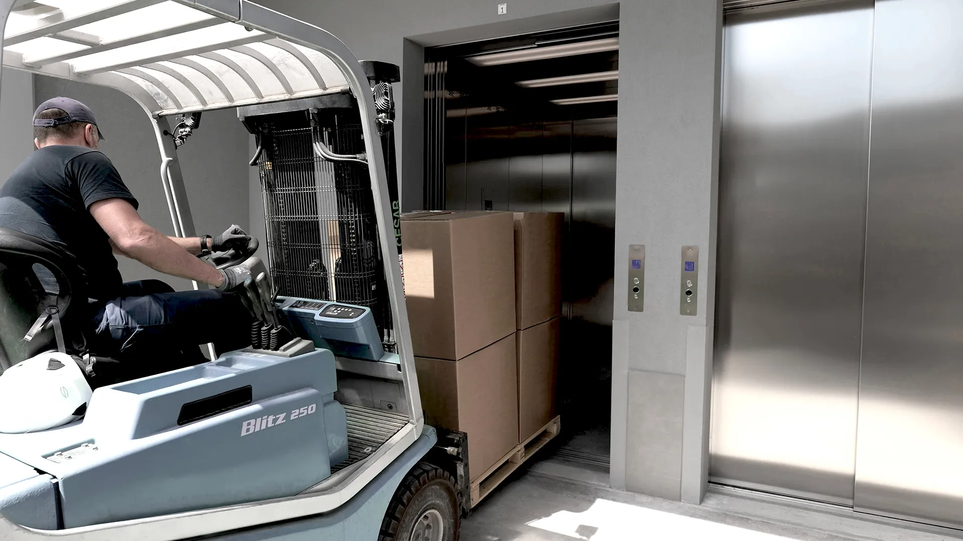 Cabina montacarichi caseificio