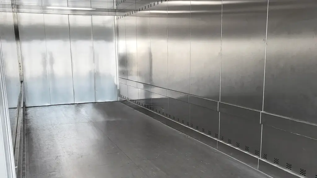 Cabina montacarichi per treni logistici