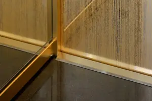 DORADO-CABINA ASCENSORE ORO-pavimento rocksolid