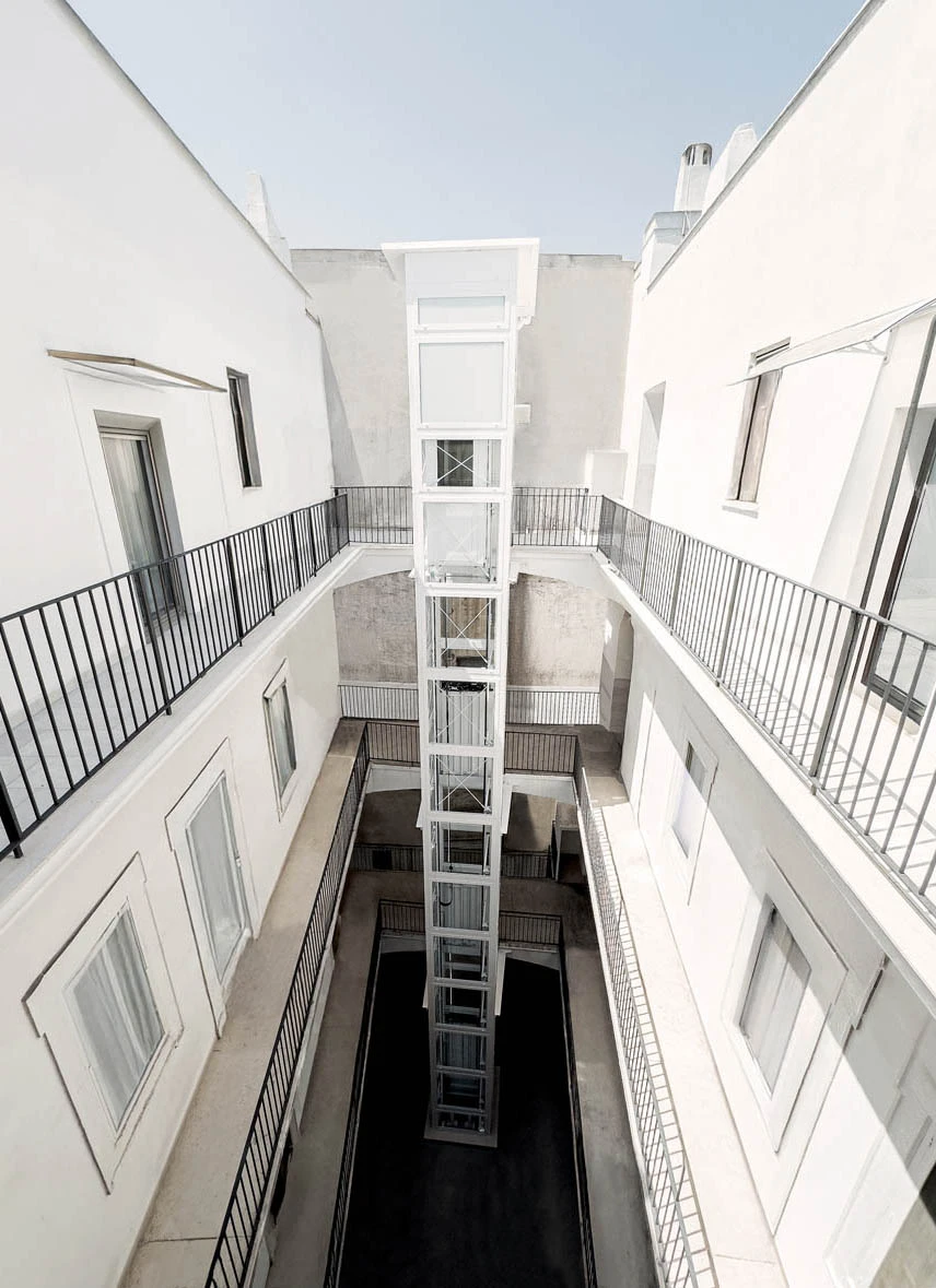 castelletto esterno per impianto di elevazione con sbarco sui ballatori