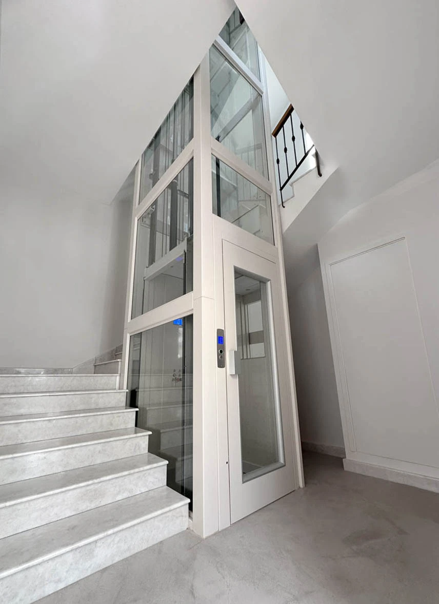 piattaforma elevatrice senza porte di cabina in palazzina privata