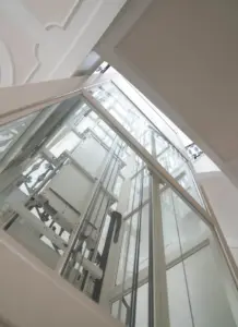 dettaglio del contrappeso di un ascensore elettrico mrl